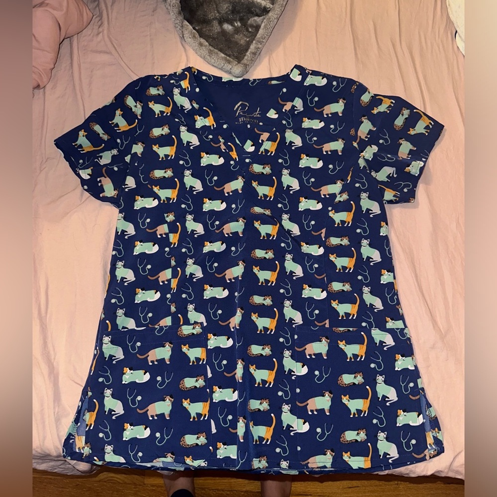Scrub top size small